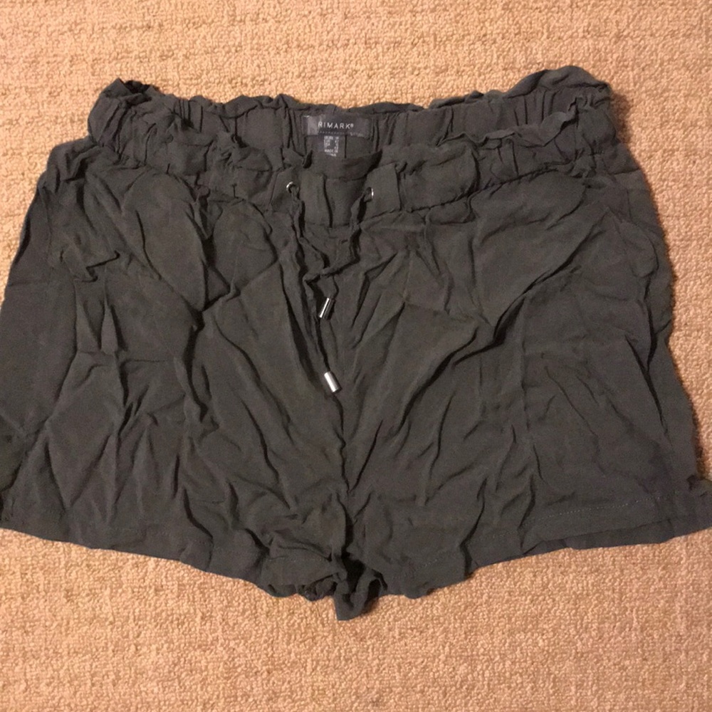 Shorts - Picture 2 of 3